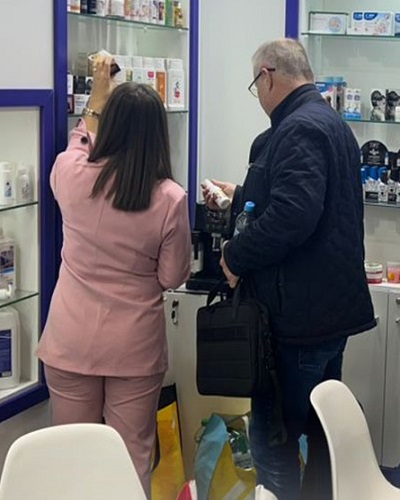 فريق المبيعات والدعم